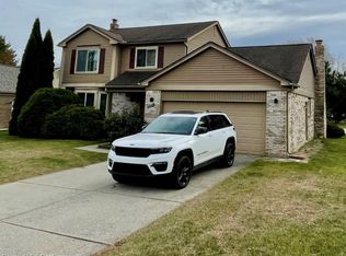 726 Baker St, Rochester Hills, MI 48307