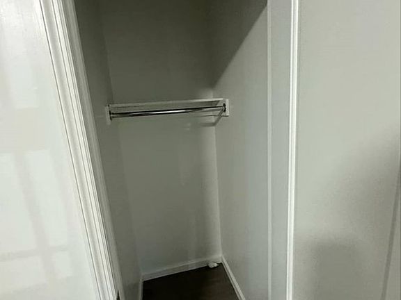 4th image of 917 Willoughby Ave #1F