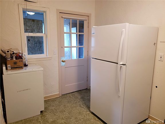 4th image of 411 W Grove St APT 5