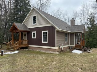 1075 Forest Ridge Trl, Charlevoix, MI