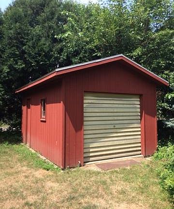 3rd image of 1025 Carriage Ln