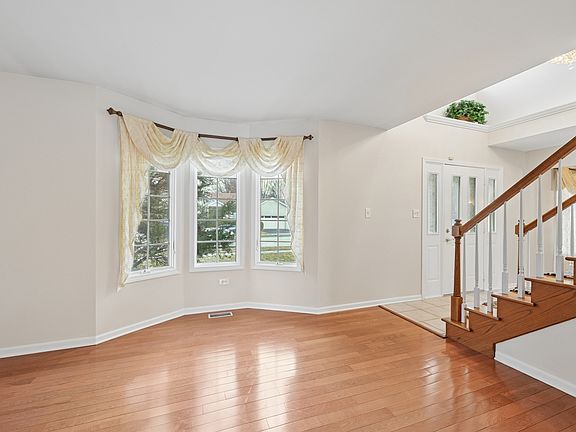 3rd image of 18036 Crystal Ln