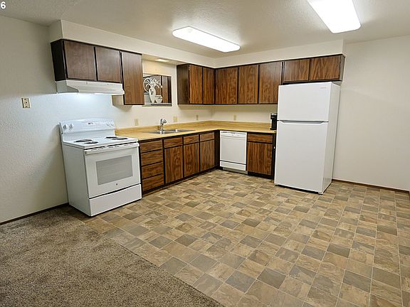 5th image of 1460 Scott Ln