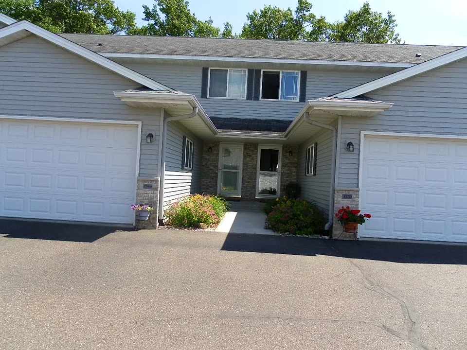 3566-3572 E Meadows Pl