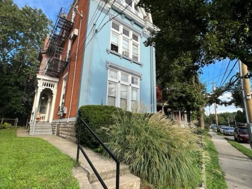 4231 Hamilton Ave #3