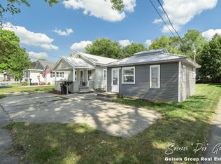 602 & 604 S Front St, Belding, MI 48809