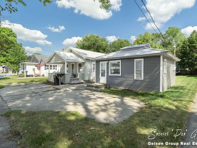 602 & 604 S Front St, Belding, MI, 48809