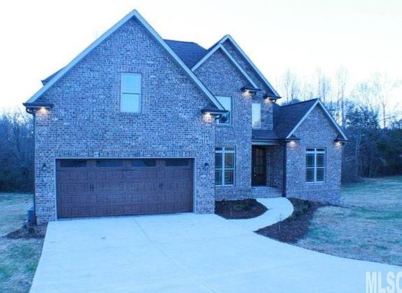 2nd image of 1421 Sweetbriar Ln