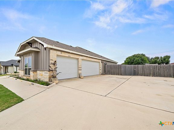 3rd image of 267 Sand Flat Ln