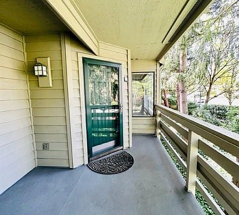 3rd image of 1250 Bellevue Way NE APT 4