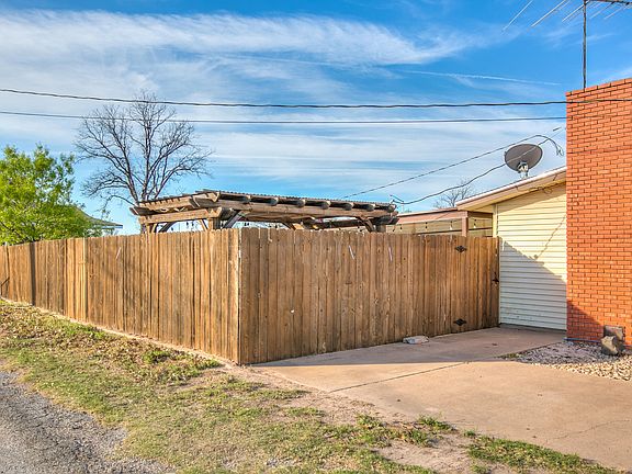 5th image of 1510 Loop Dr