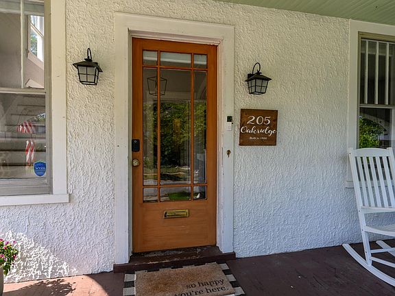 4th image of 205 Oakridge Blvd