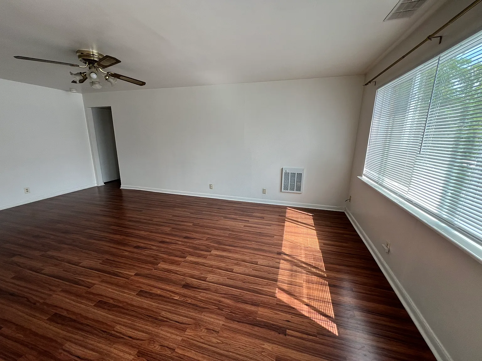 2 bed, 800 sqft, $1,695 — Photo 3