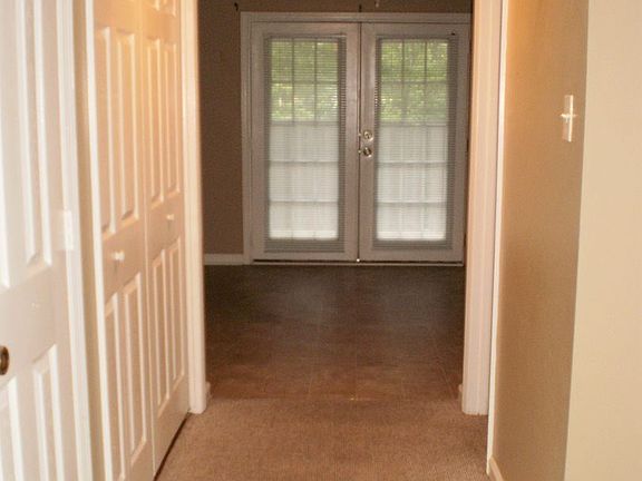 5th image of 9024 Countryside Ln APT B