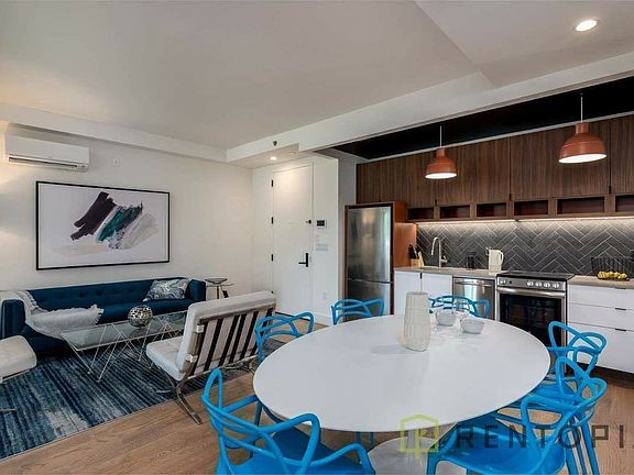 2nd image of 824 Lexington Ave #441