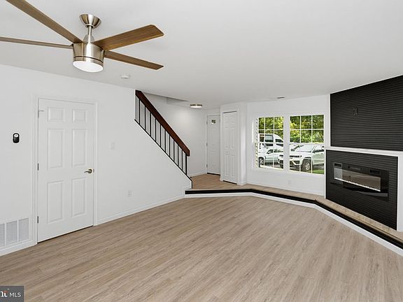 5th image of 125 Macintosh Ct