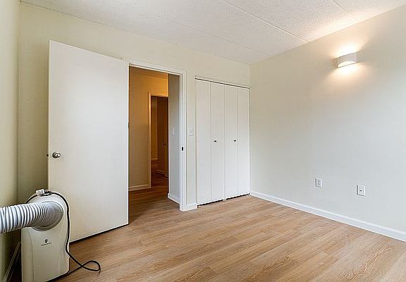 4th image of 298 W 137th St #B