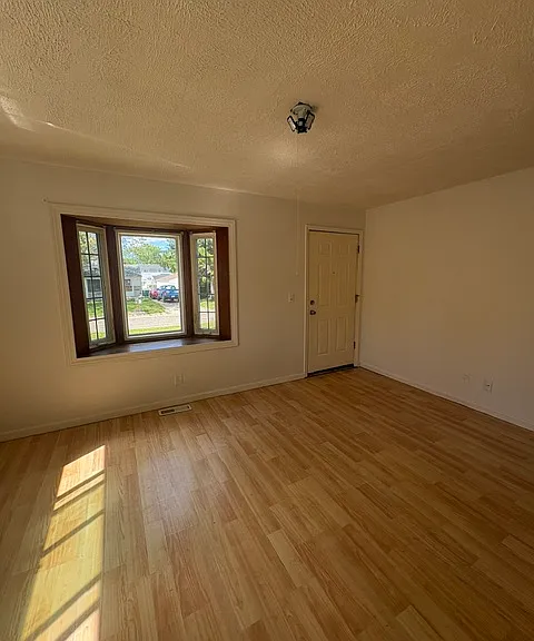 1176 Hawthorne Ave — Photo 10