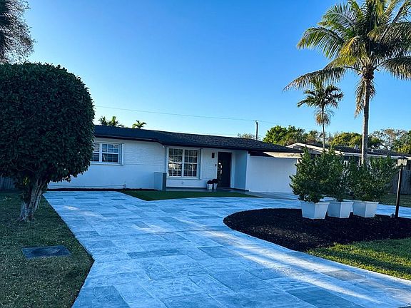 3rd image of 4921 SW 29th Avenue
