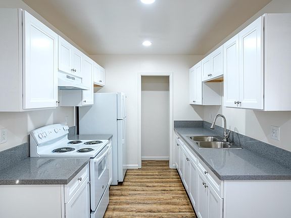 2nd image of 4718 Jewell St #4718