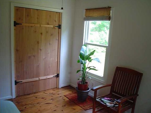 4th image of 464 Barrow Ln