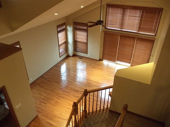 2nd image of 24 Lakebreeze Ct