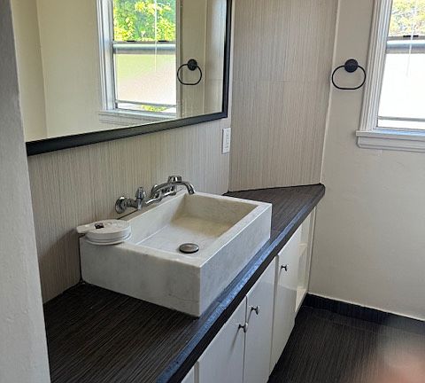 5th image of 818 N Poinsettia Pl #B
