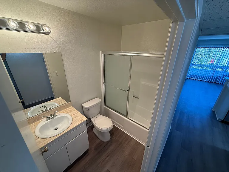 14543 Burbank Blvd — Photo 12