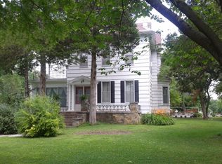 703 S Cottonwood St, Iola, KS 66749