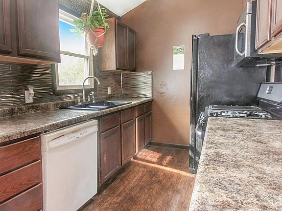 4th image of 211 Meadowlark Ct