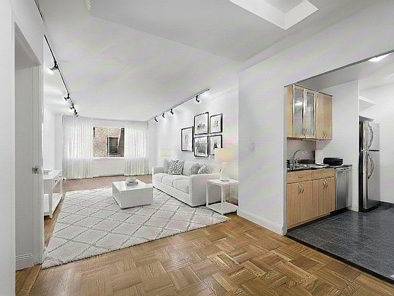 3rd image of 333 E 69th St APT 3A