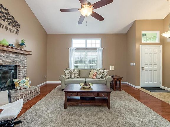 3rd image of 1127 Welwyn Dr