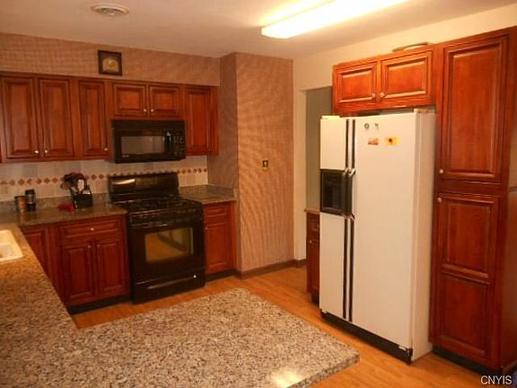 5th image of 2423 Hillview Dr