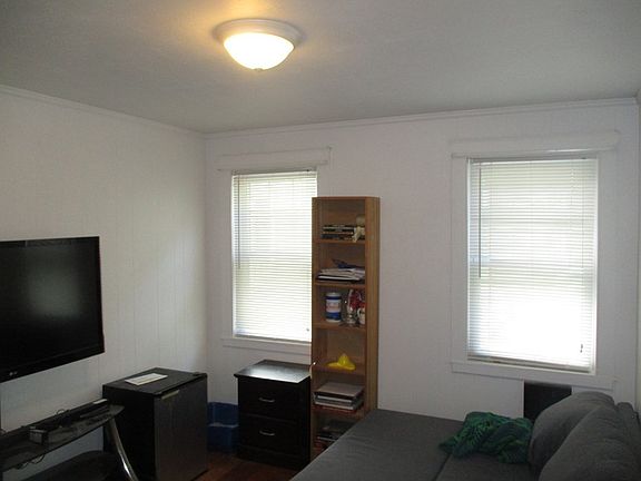 4th image of 42-44 Whiton Ave