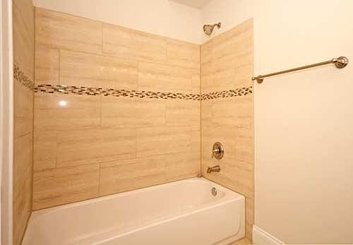 5th image of 2-4145 N Troy St #2