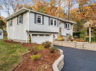 19 Bentley Ln, Chelmsford, MA 01824
