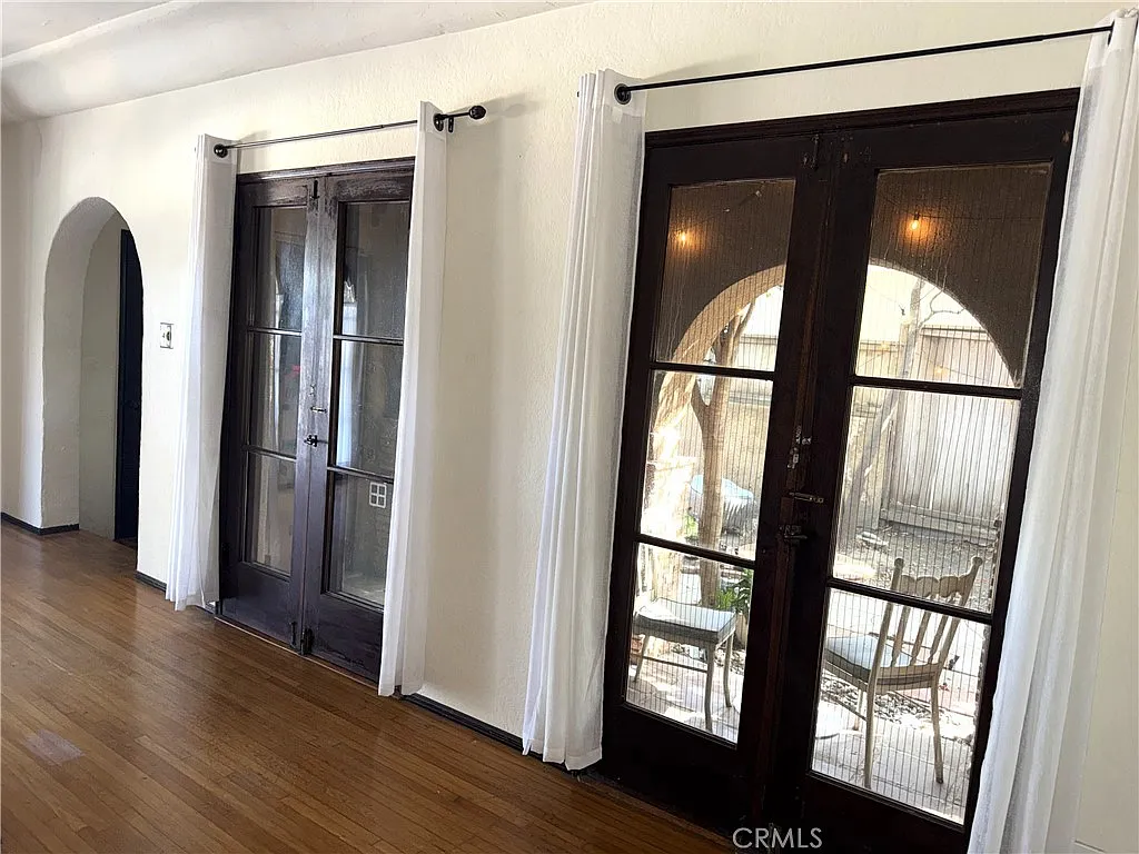 2 bed, 1200 sqft, $3,000 — Photo 3