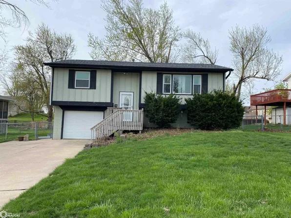 2232 Gary Ct, Marshalltown, IA 50158