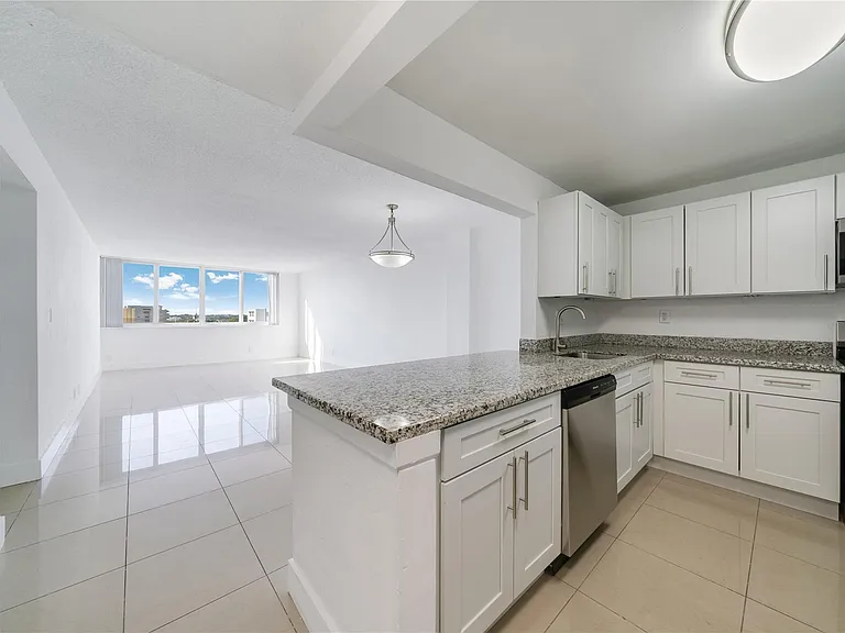 9001 SW 77th Ave #C803 — Photo 3