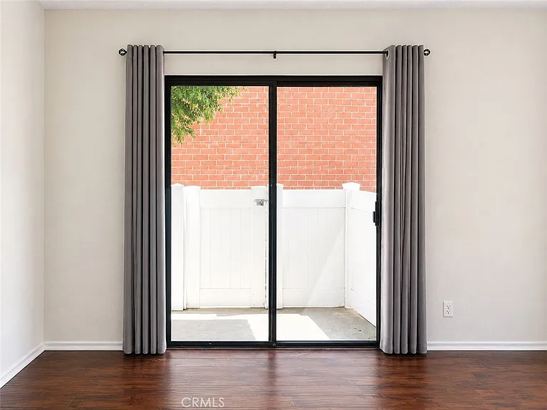 17914 Magnolia Blvd #128 — Photo 11