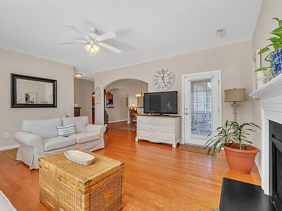5th image of 604 Summerville Way