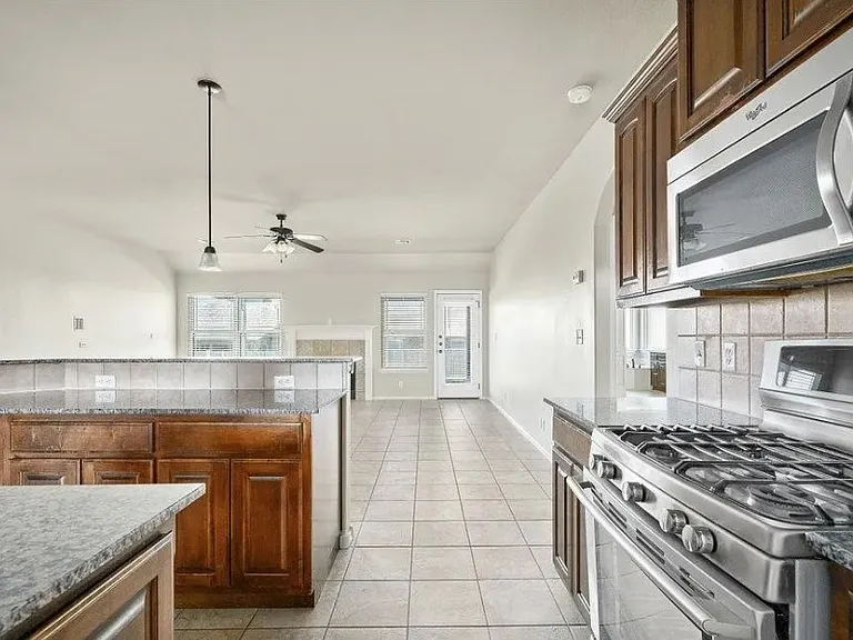 13332 S 21st Pl — Photo 7