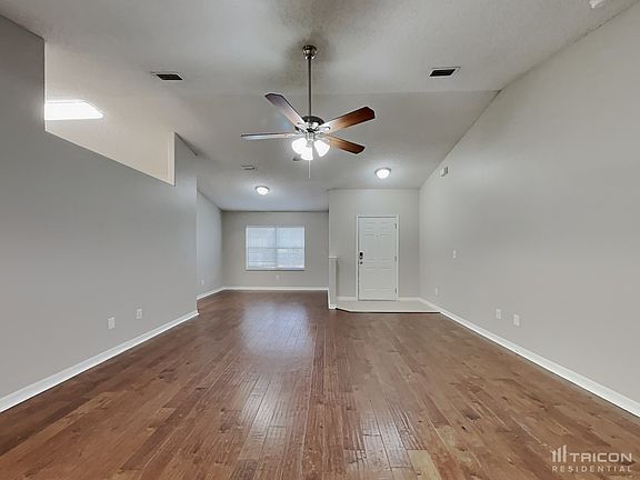 4th image of 9 Wheatfield Dr