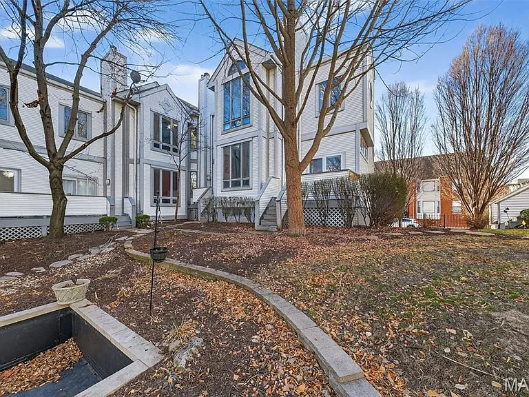 28 Columbus Square Dr — Photo 19