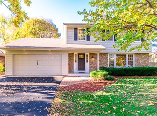 716 Westfield Dr, St Charles, IL