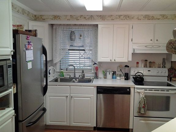 3rd image of 172 Cypress Pt N