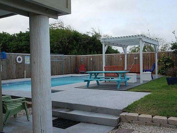 5th image of 606 W Avenue A