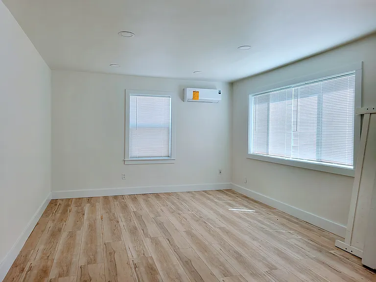 1425 Elm St NW — Photo 3