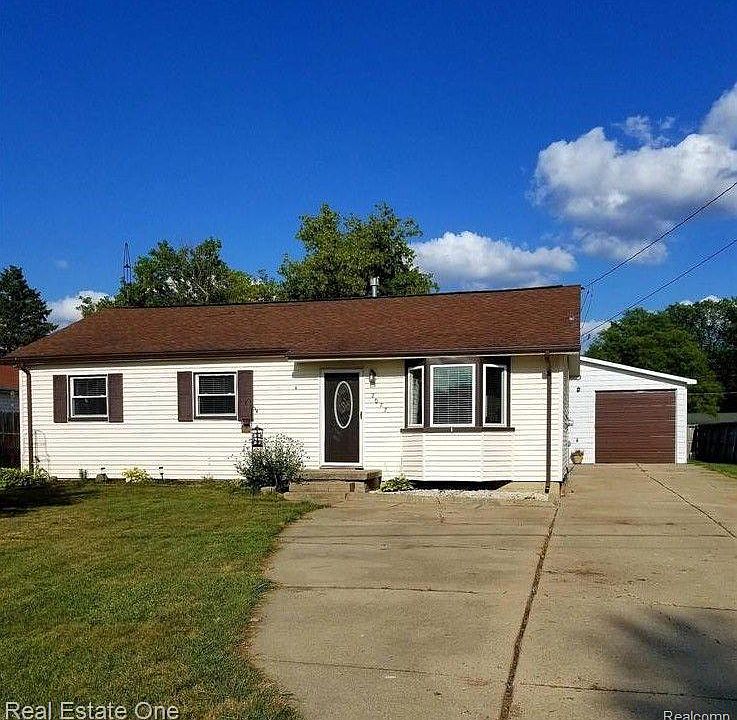 1st image of 2077 Sandalwood Dr