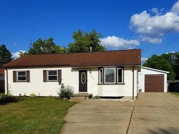 2077 Sandalwood Dr, Burton, MI 48519